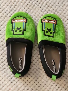 Minecraft Kids Green Creeper Slippers